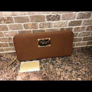 MK luggage color wallet. Beautiful  NWT